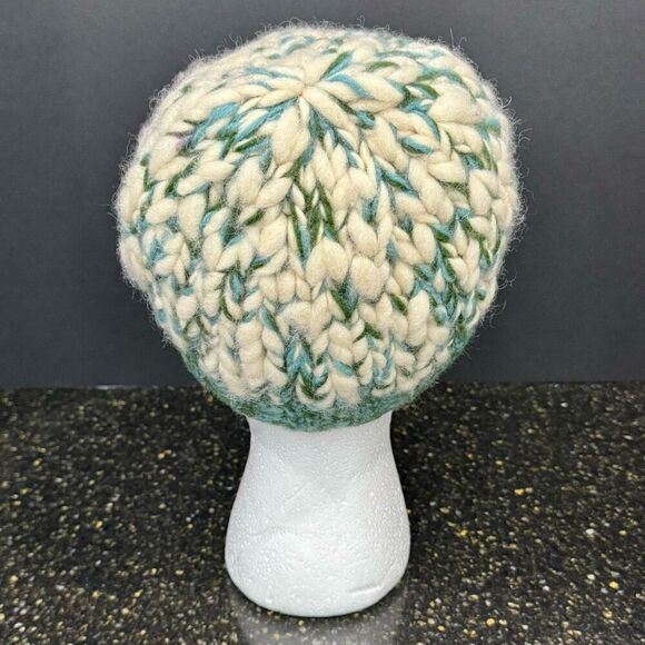 Everest Designs Wool Knit Toboggan. Kids 5-12 - Picture 4 of 13